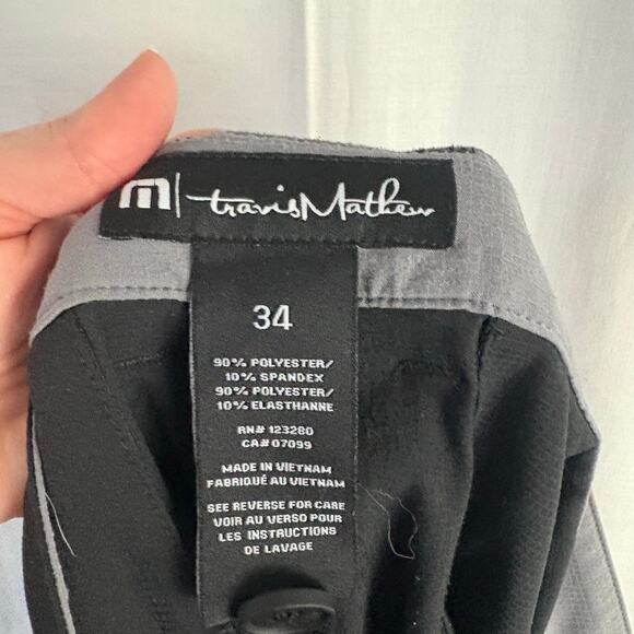 TRAVIS MATHEW GOLF WANDERLUST 9" BLACK SHORTS MEN'S SIZE 34 - Picture 2 of 5